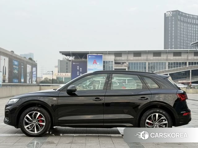 Audi Q5L 2024 Черный из Китая, фото 3