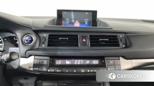 Lexus CT200h 2018 Белый из Кореи, фото 3