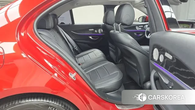 Mercedes-Benz E-Class W213 2019 Красный из Кореи, фото 3