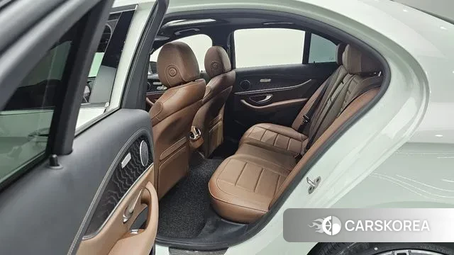 Mercedes-Benz E-Class W213 2023 Белый из Кореи, фото 3