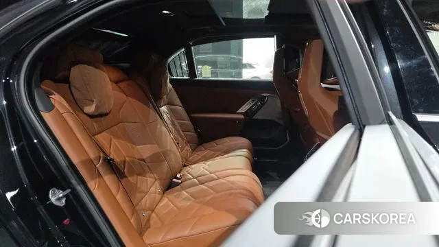 BMW 7 Series (G70) 2025 Черный из Кореи, фото 3