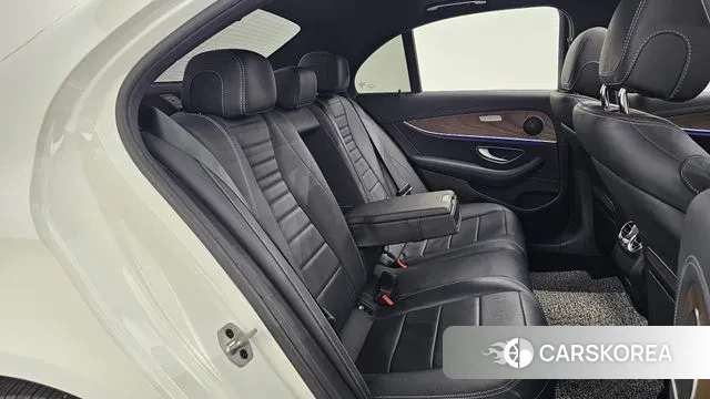 Mercedes-Benz E-Class W213 2022 Белый из Кореи, фото 3