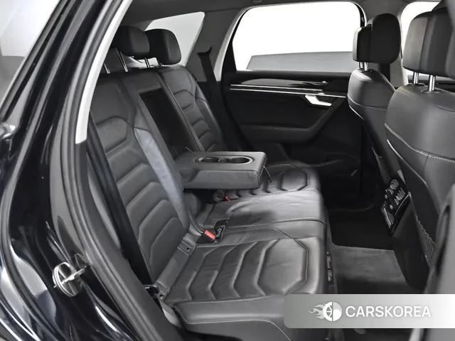 Volkswagen Touareg 3rd generation 2020 Черный из Кореи, фото 3