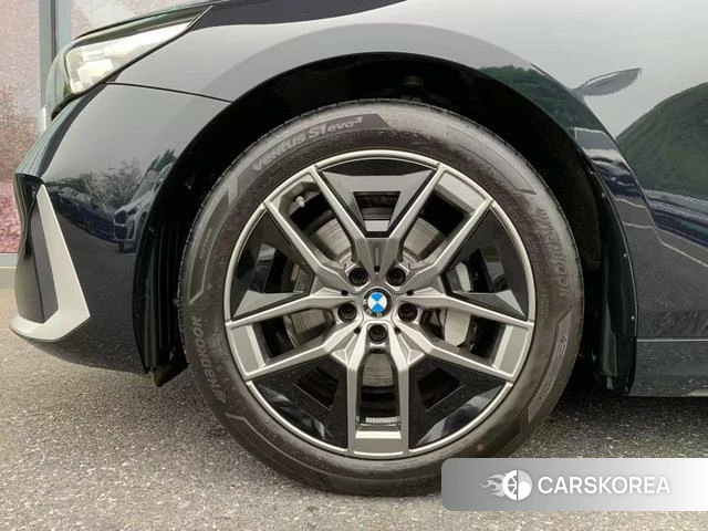 BMW 5 series 2025 Черный из Китая, фото 3
