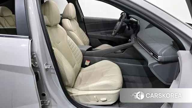 Hyundai Avante (CN7) 2023 Серебристо-серый из Кореи, фото 3