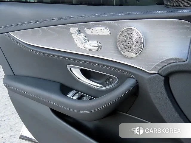 Mercedes-Benz E-Class W213 2023 Белый из Кореи, фото 3