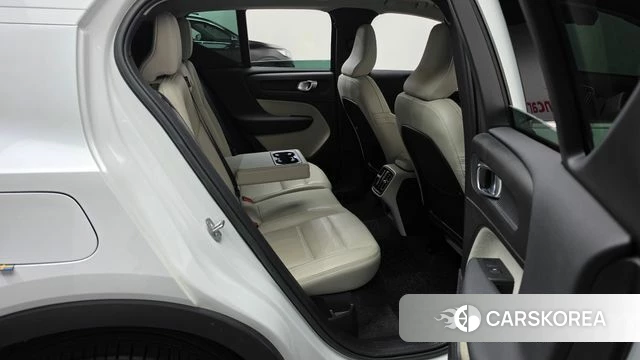 Volvo XC40 2023 Белый из Кореи, фото 3