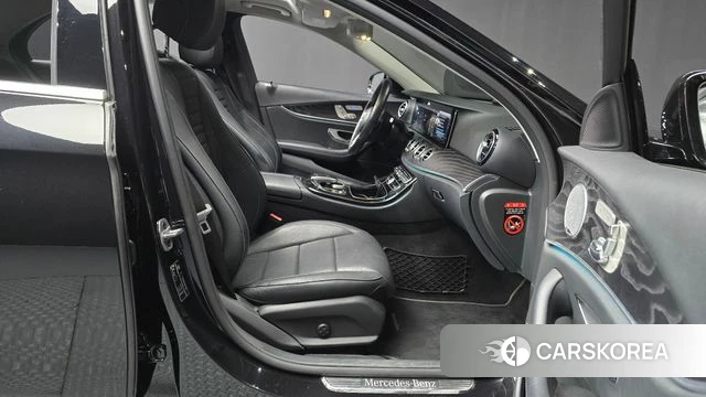 Mercedes-Benz E-Class W213 2019 Черный из Кореи, фото 3