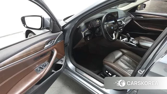BMW 5 Series (G30) 2018 Серый из Кореи, фото 3