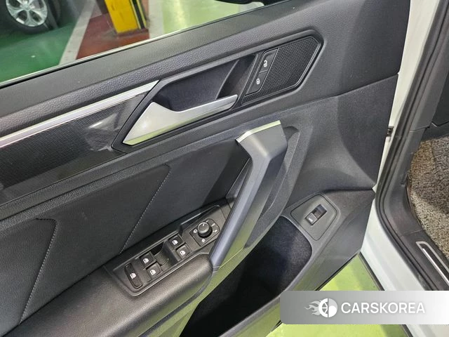 Volkswagen Tiguan second Generation 2019 Белый из Кореи, фото 3