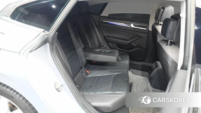 Volkswagen Arteon 2023 Серебристо-серый из Кореи, фото 3