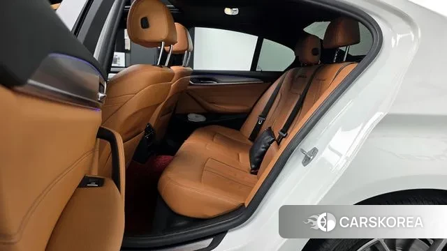 BMW 5 Series (G30) 2018 Белый из Кореи, фото 3