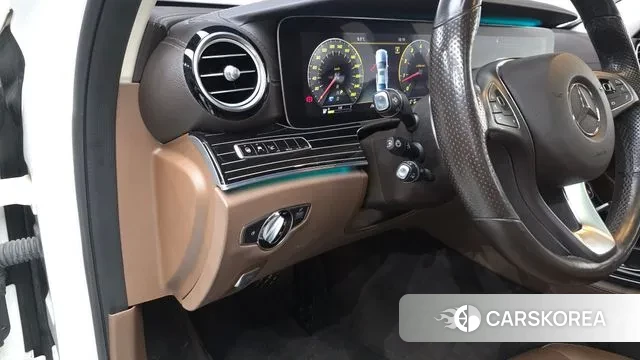 Mercedes-Benz E-Class W213 2018 Белый из Кореи, фото 3