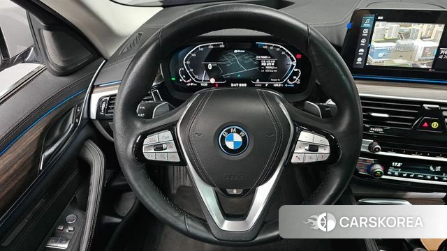 BMW 5 Series (G30) 2022 Серебристо-серый из Кореи, фото 3