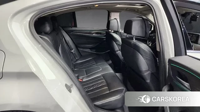 BMW 5 Series (G30) 2019 Белый из Кореи, фото 3