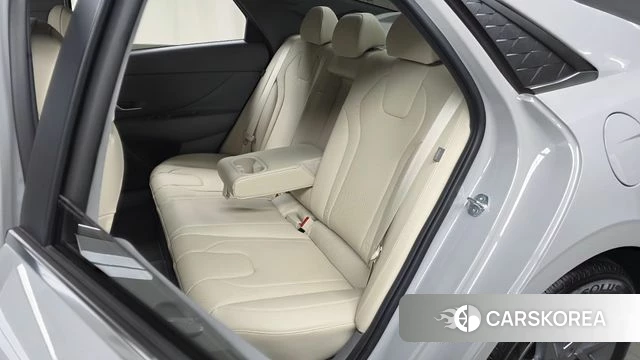 Hyundai The New Avante (CN7) 2024 Серебристо-серый из Кореи, фото 3