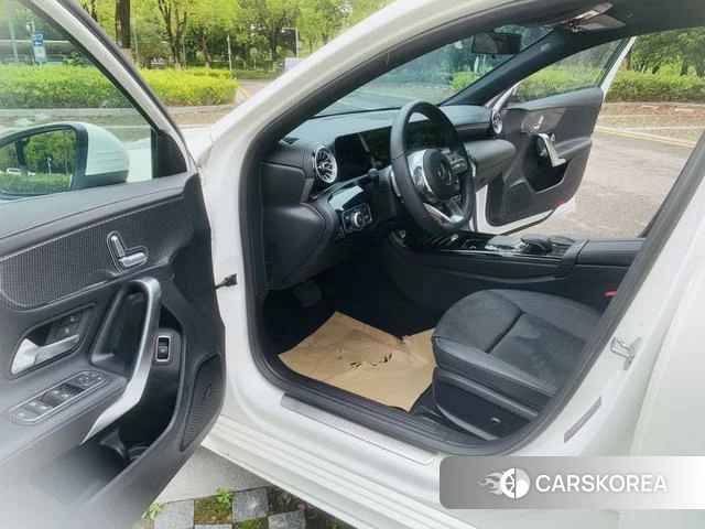 Mercedes-Benz Class A 2020 Белый из Китая, фото 3