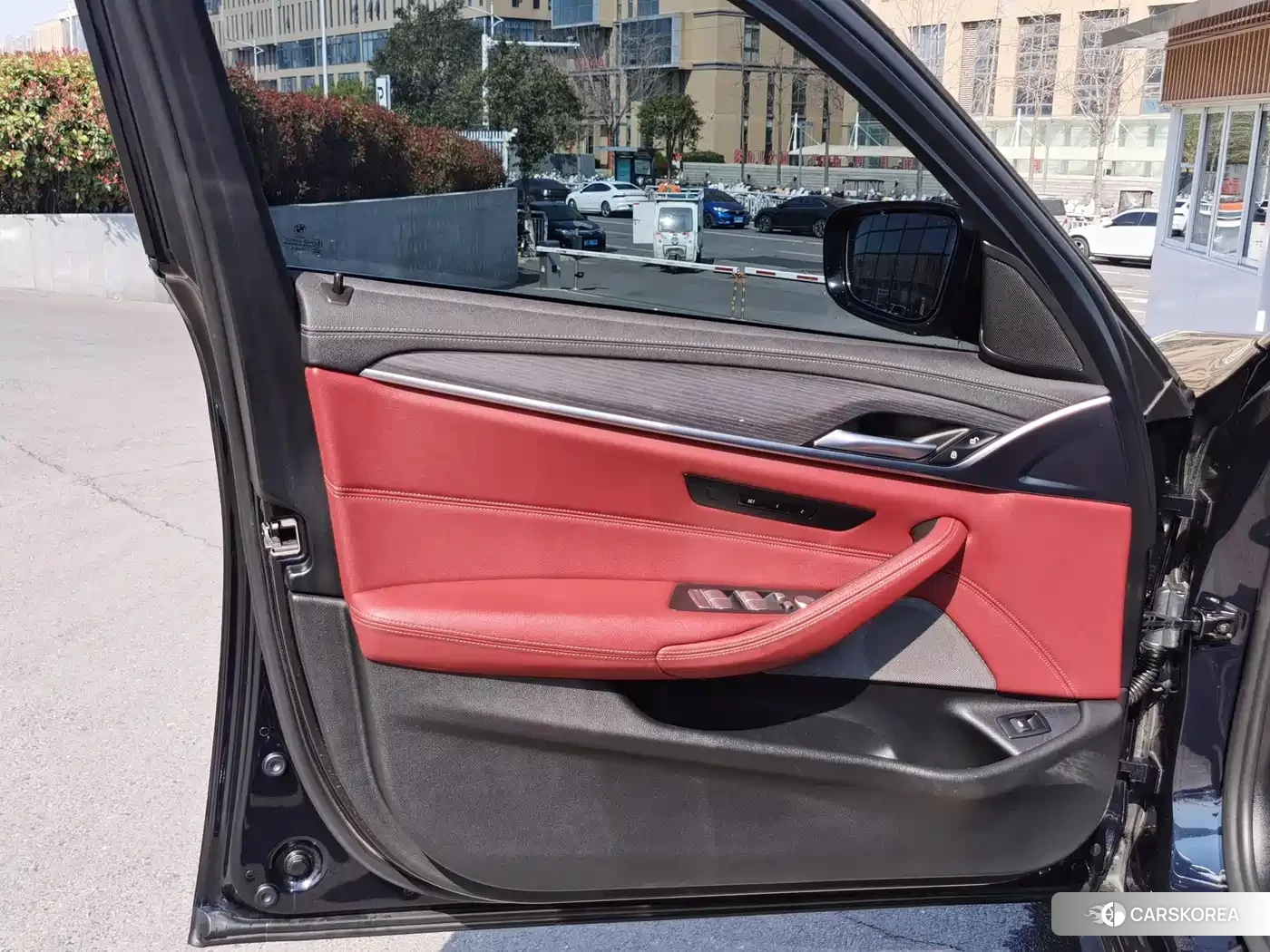 BMW 5 series 2022 Черный из Китая, фото 3