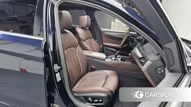 BMW 5 Series (G30) 2023 Черный из Кореи, фото 3