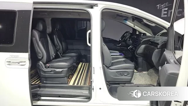 Hyundai Staria 2021 Белый из Кореи, фото 3