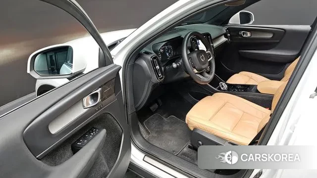 Volvo XC40 2022 Белый из Кореи, фото 3