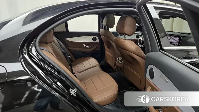 Mercedes-Benz E-Class W213 2021 Черный из Кореи, фото 3