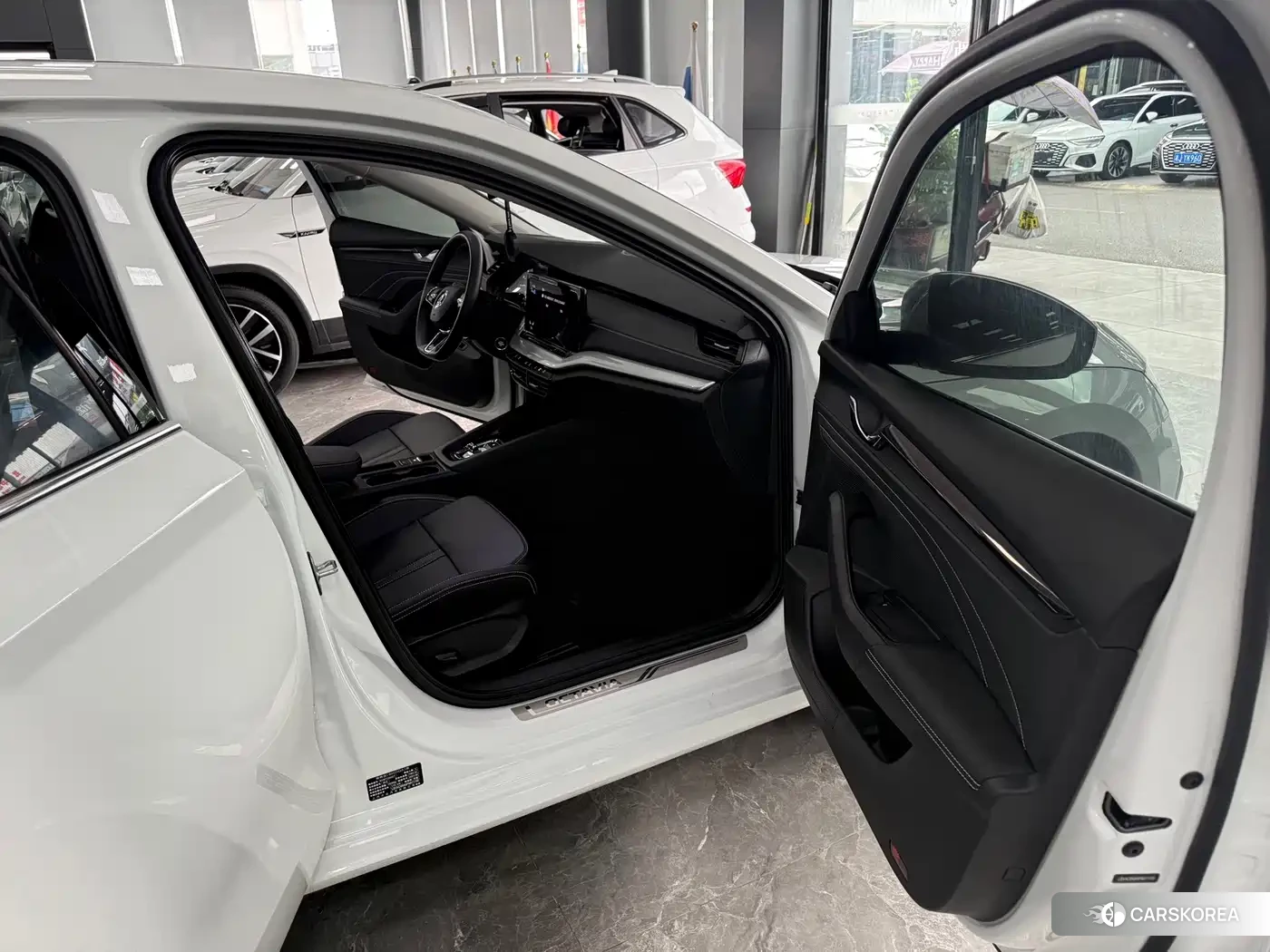 Skoda Octavia 2023 Белый из Китая, фото 3