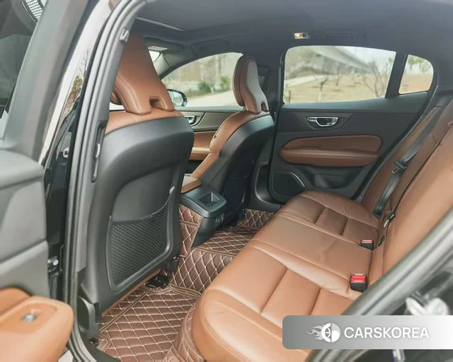 Volvo S60 2022 Черный из Китая, фото 3