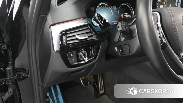 BMW 5 Series (G30) 2018 Черный из Кореи, фото 3