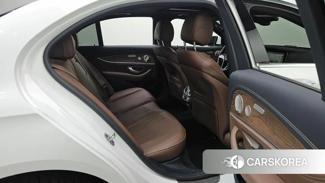 Mercedes-Benz E-Class W213 2023 Белый из Кореи, фото 3
