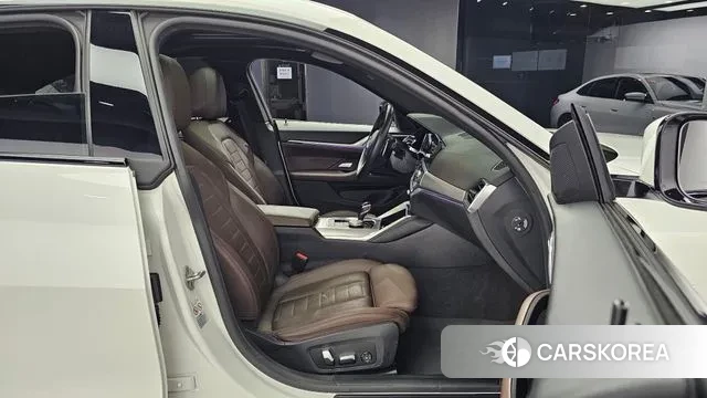 BMW 4 Series (G22) 2023 Белый из Кореи, фото 3