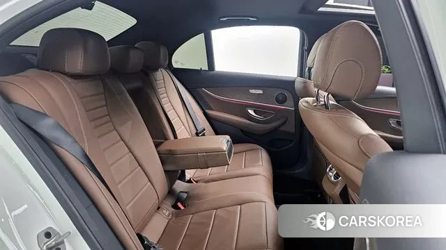 Mercedes-Benz E-Class W213 2022 Белый из Кореи, фото 3