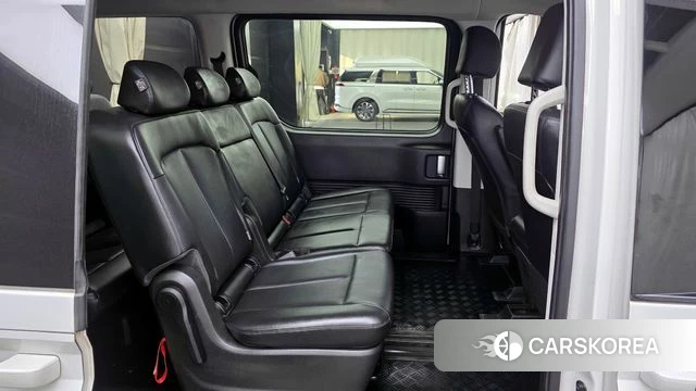 Hyundai Staria 2023 Белый из Кореи, фото 3