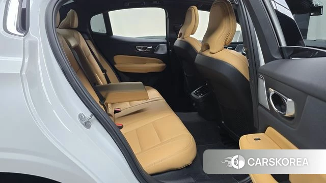 Volvo S60 3rd generation 2023 Белый из Кореи, фото 3