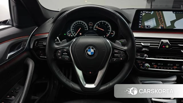 BMW 5 Series (G30) 2018 Белый из Кореи, фото 3