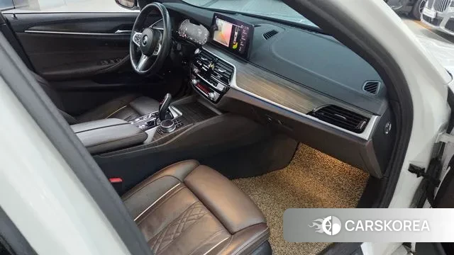 BMW 5 Series (G30) 2021 Белый из Кореи, фото 3