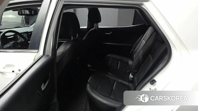 Kia Stonic 2018 Белый из Кореи, фото 3