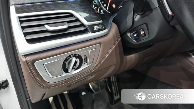 BMW 7 Series (G11) 2018 Белый из Кореи, фото 3