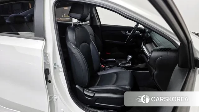 Kia The New K3 2nd generation 2024 Белый из Кореи, фото 3