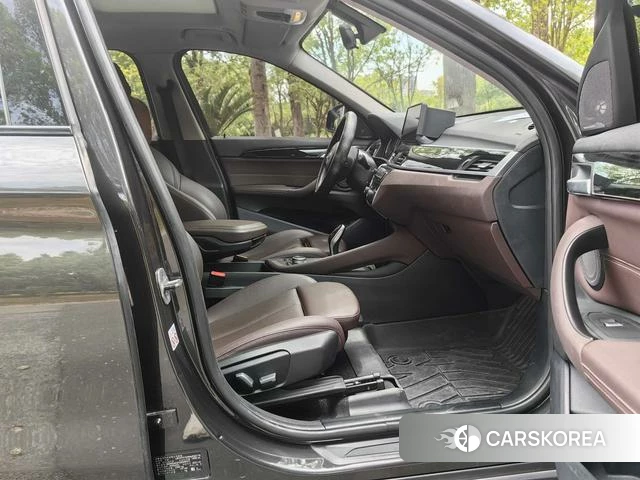 BMW X1 2021 Темно-серый из Китая, фото 3