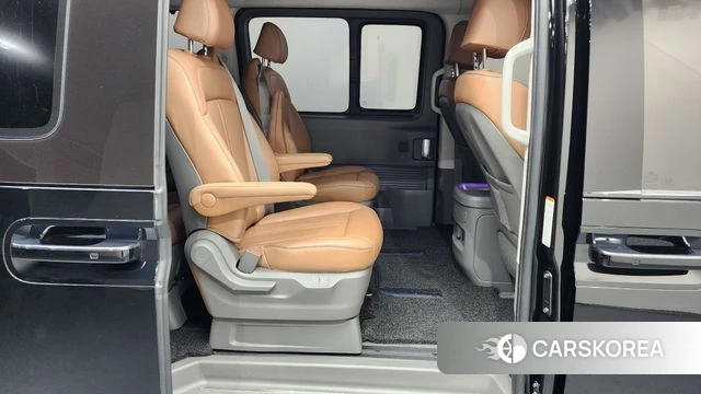 Hyundai Staria 2023 Черный из Кореи, фото 3