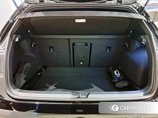 Volkswagen Golf 8th Generation 2025 Черный из Кореи, фото 3