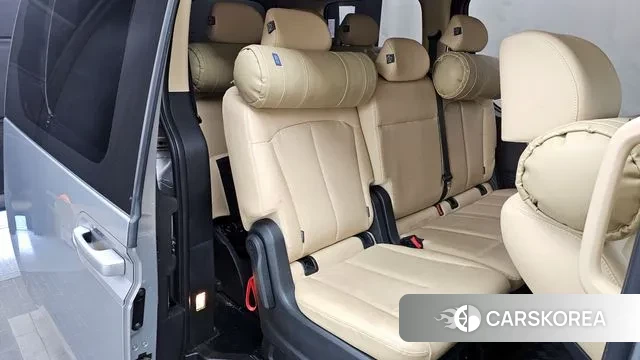 Hyundai Staria 2022 Серебристо-серый из Кореи, фото 3