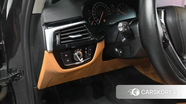 BMW 5 Series (G30) 2019 Серый из Кореи, фото 3
