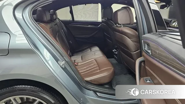 BMW 5 Series (G30) 2018 Серебристо-серый из Кореи, фото 3
