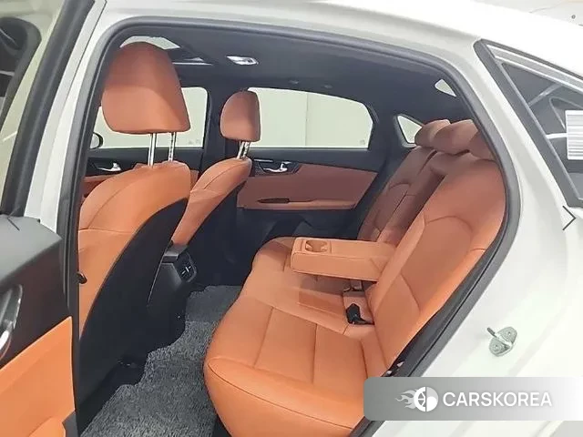 Kia The New K3 2nd generation 2023 Белый из Кореи, фото 3