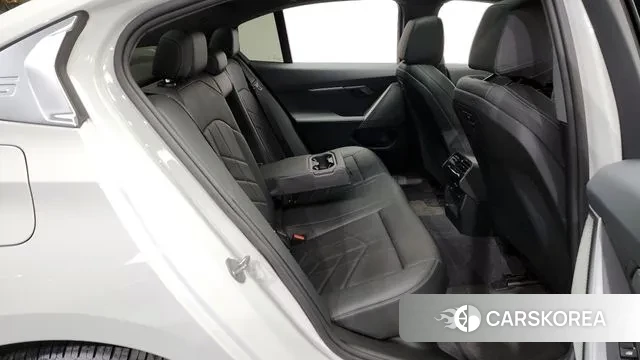 BMW 5 Series (G60) 2023 Белый из Кореи, фото 3