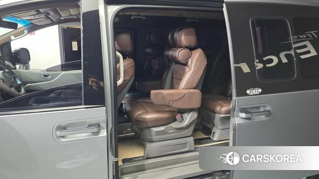 Hyundai Staria 2021 Серебристо-серый из Кореи, фото 3