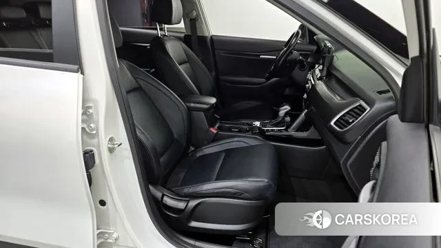 Kia Seltos 2022 Белый из Кореи, фото 3