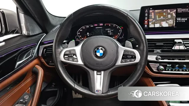 BMW 5 Series (G30) 2021 Темно-зеленый из Кореи, фото 3